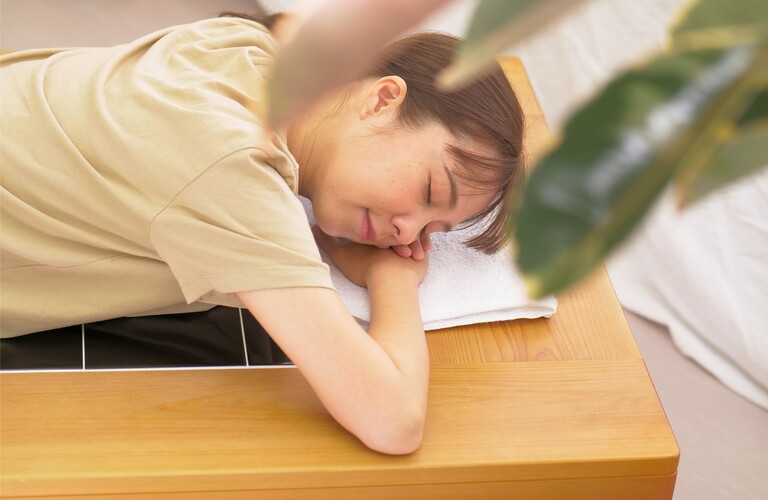 40代の肩こりにサヨナラ！|沖縄市の整体『陶板浴＆整体・揉みほぐし 村上』