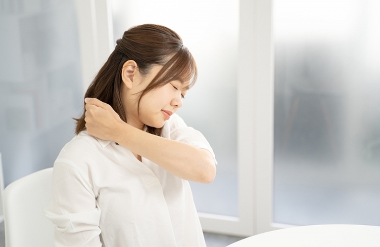 眼精疲労からくる肩こりを解消！肩甲骨はがしでスッキリ改善| 沖縄市で整体・もみほぐしなら『陶板浴＆整体・揉みほぐし 村上』