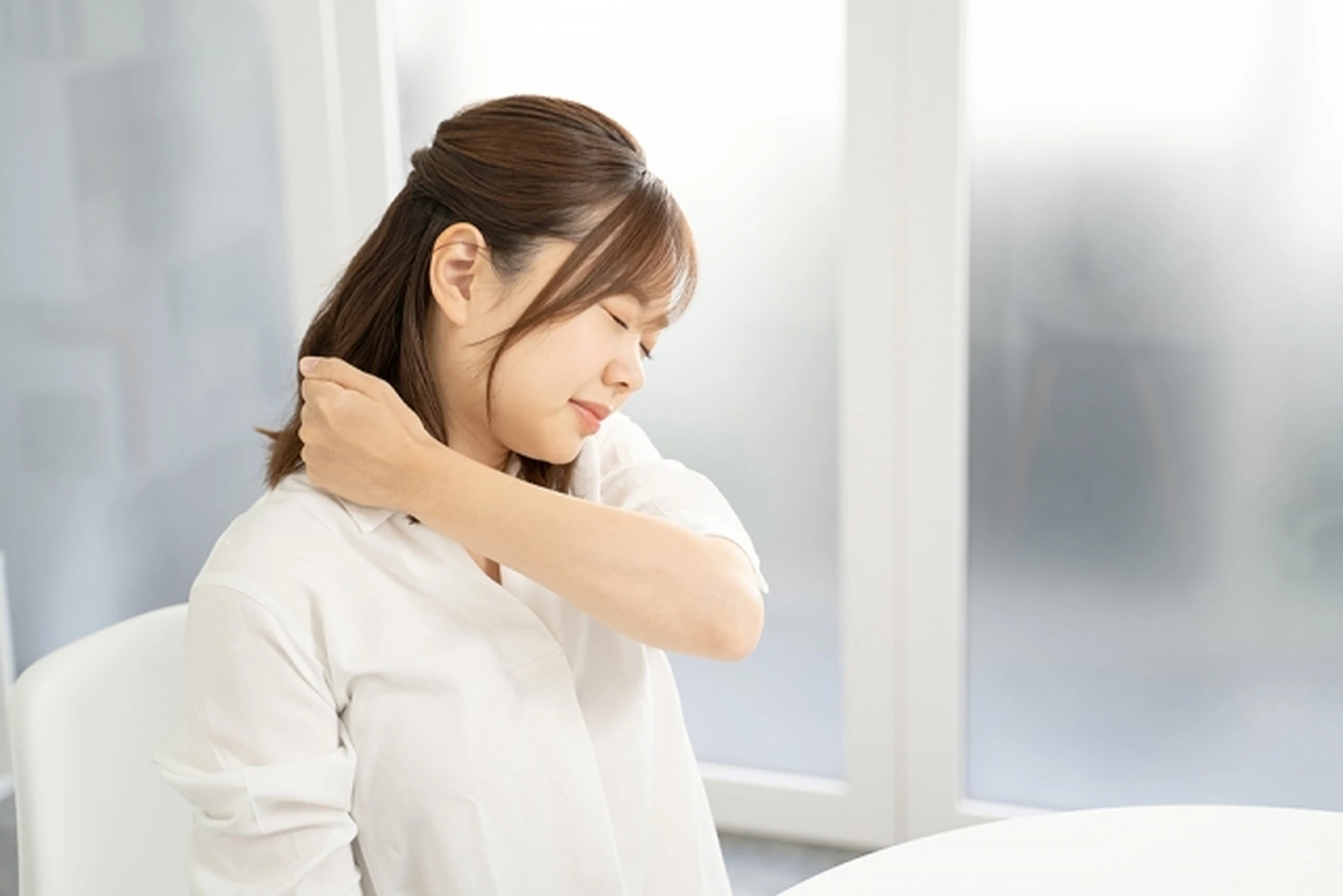 夜勤日勤を繰り返す看護師の肩こりを改善｜沖縄で整体なら『陶板浴＆整体・揉みほぐし 村上』